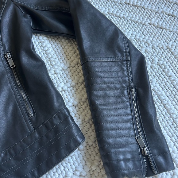 Women’s Leather Jacket - Medium - Picture 3 of 4